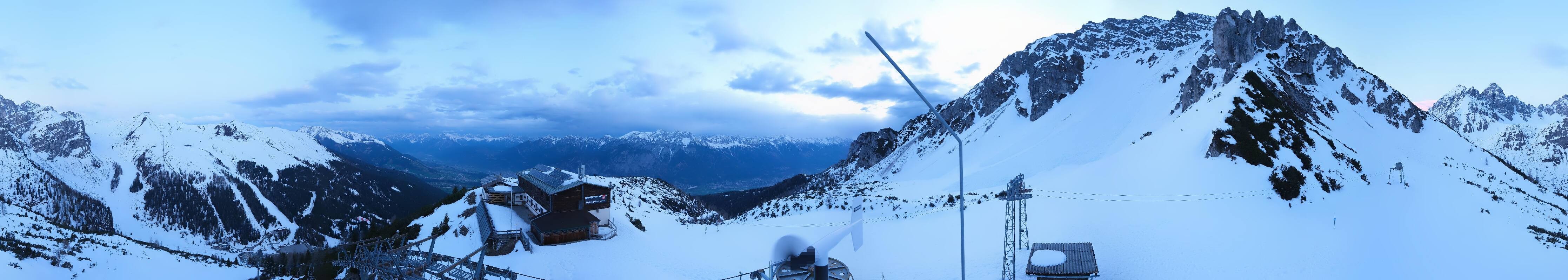 Archived image Webcam Axams: View Birgitzköpflhaus