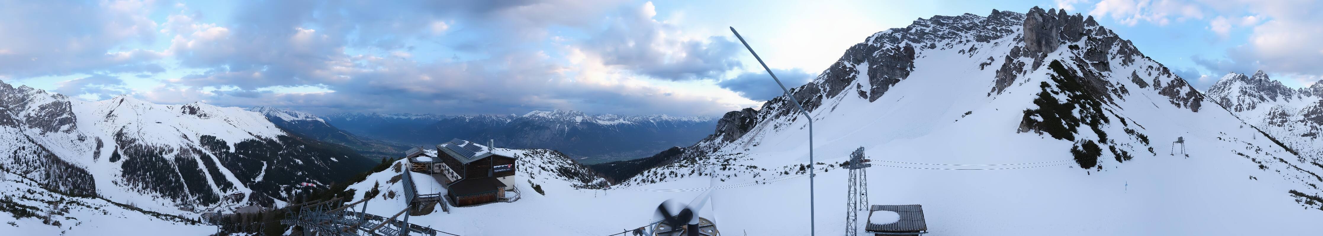 Archived image Webcam Axams: View Birgitzköpflhaus