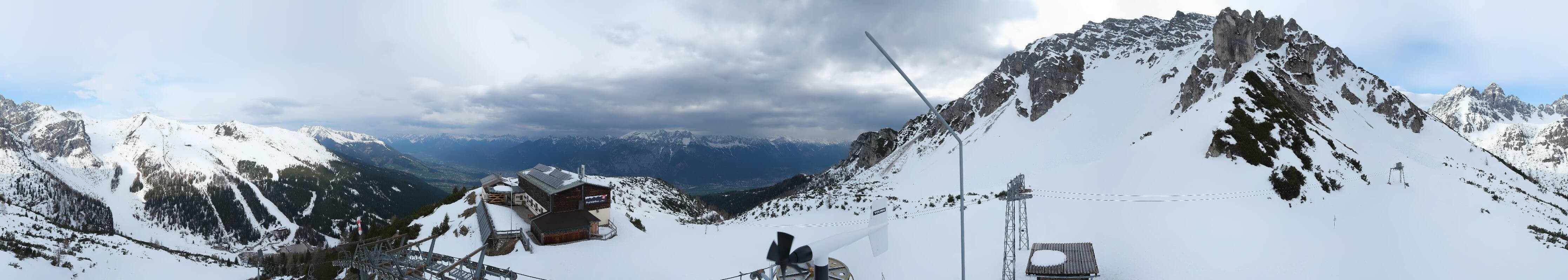 Archived image Webcam Axams: View Birgitzköpflhaus