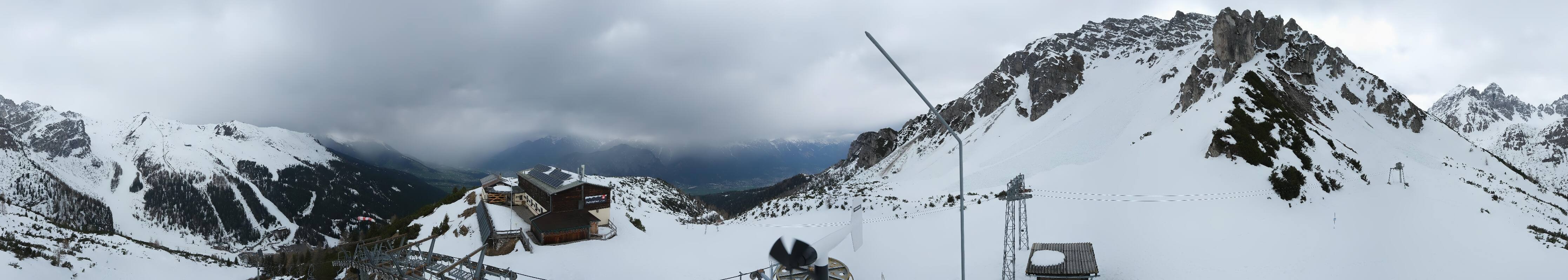 Archived image Webcam Axams: View Birgitzköpflhaus