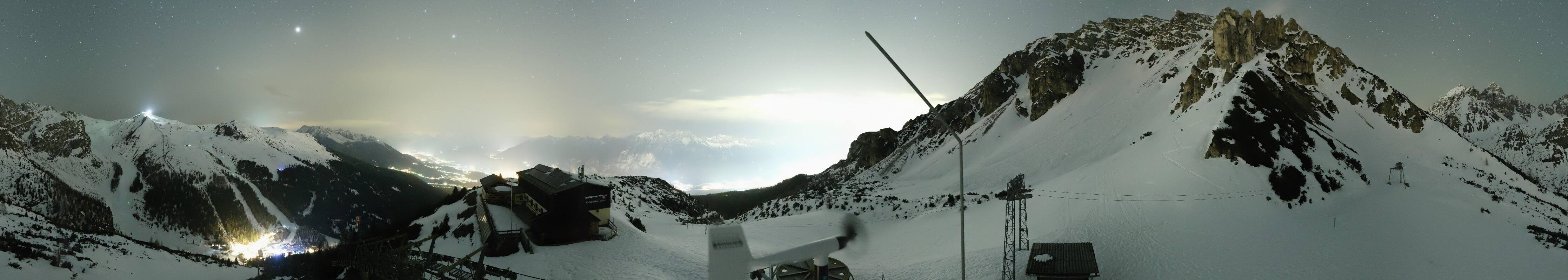 Archived image Webcam Axams: View Birgitzköpflhaus