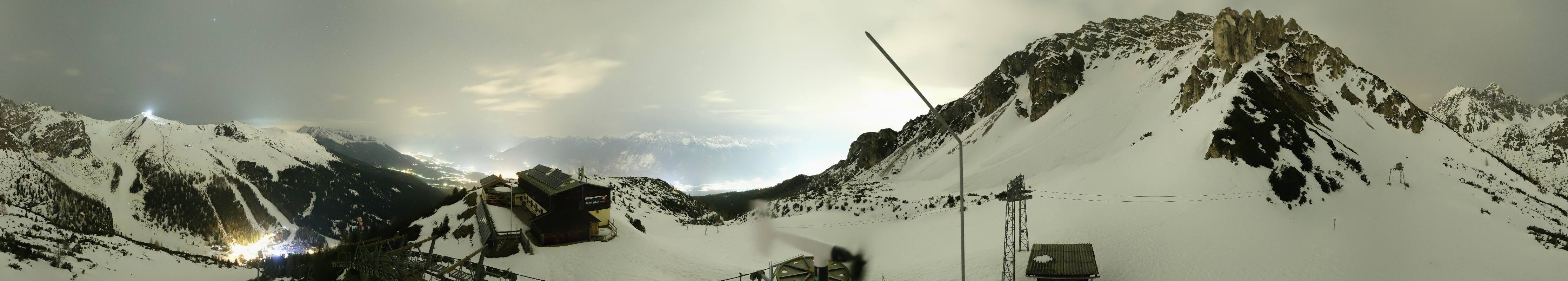 Archived image Webcam Axams: View Birgitzköpflhaus