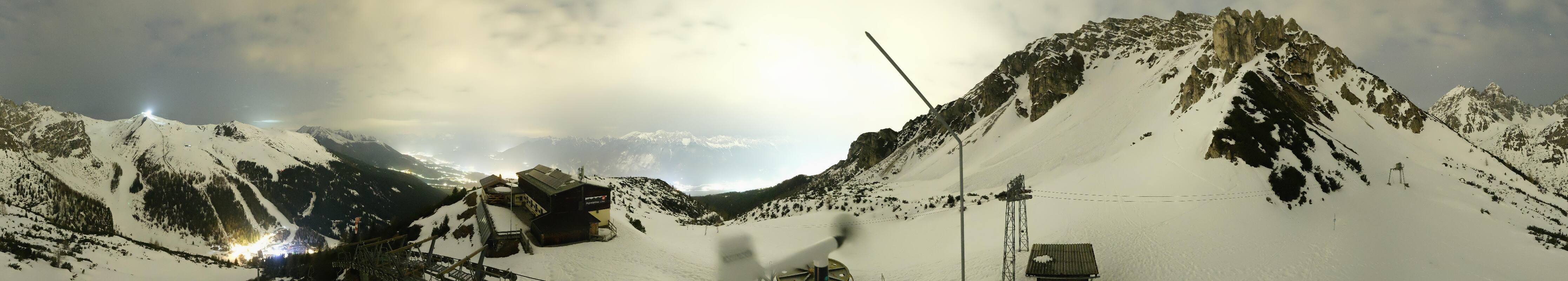 Archived image Webcam Axams: View Birgitzköpflhaus