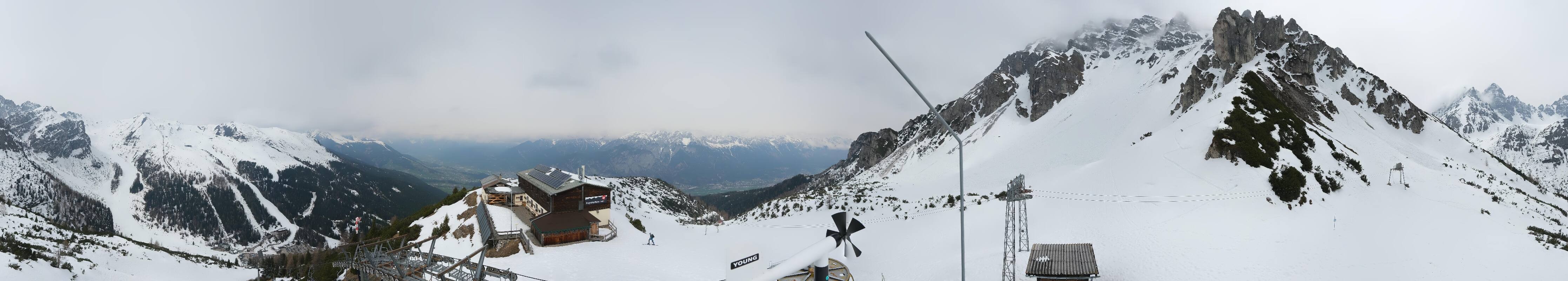 Archived image Webcam Axams: View Birgitzköpflhaus