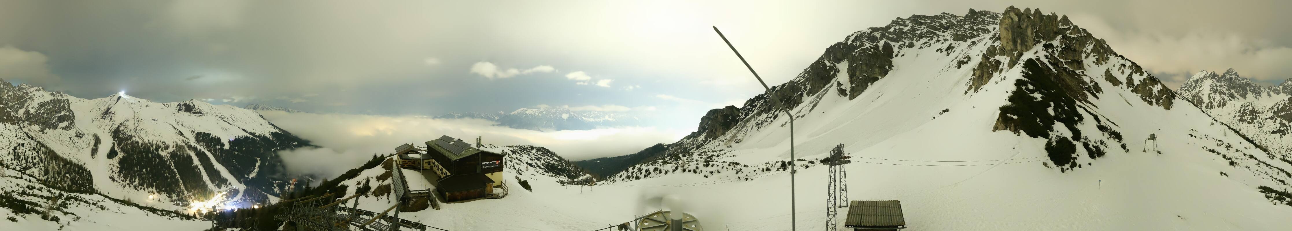 Archived image Webcam Axams: View Birgitzköpflhaus