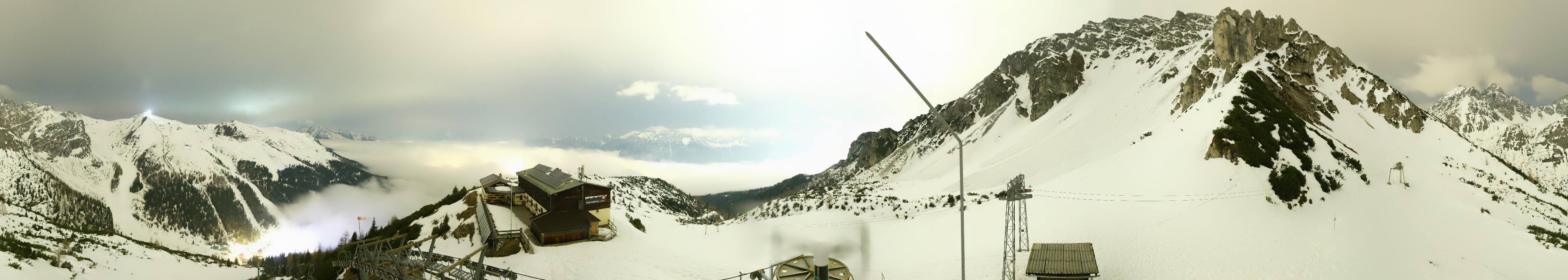 Archived image Webcam Axams: View Birgitzköpflhaus