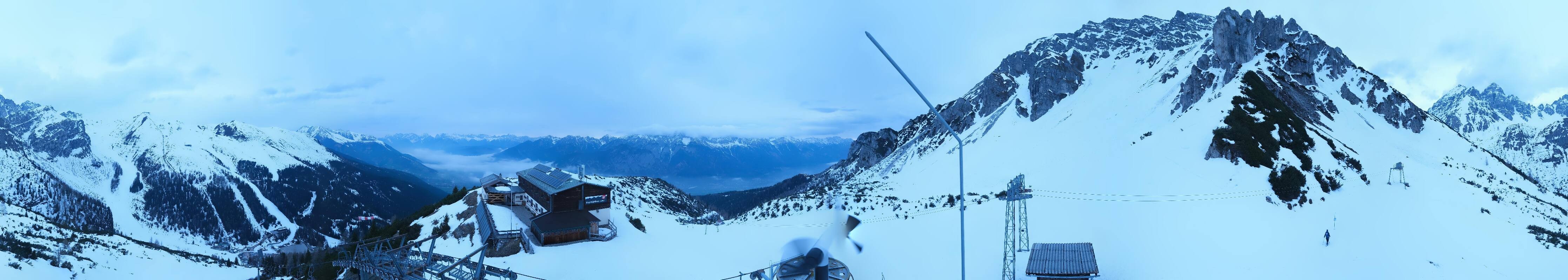 Archived image Webcam Axams: View Birgitzköpflhaus