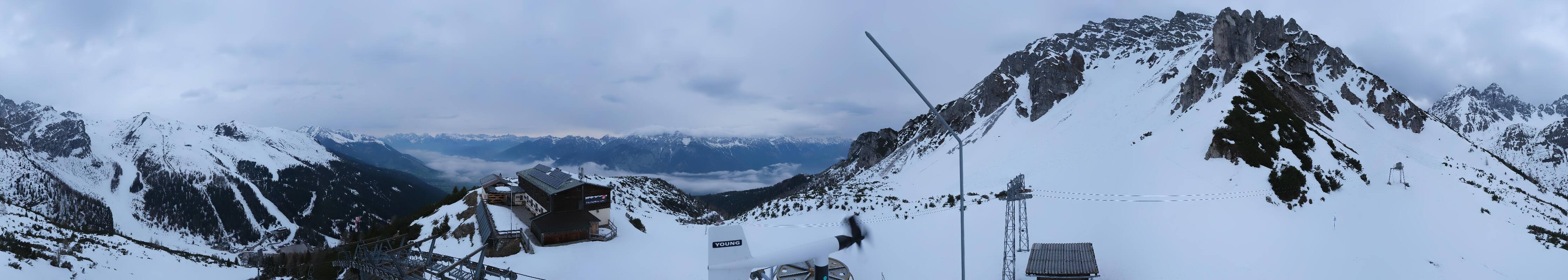 Archived image Webcam Axams: View Birgitzköpflhaus