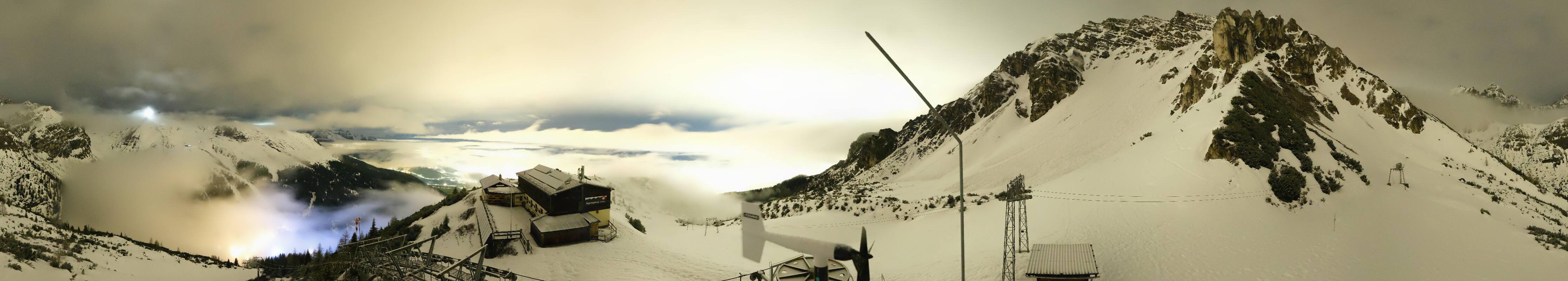 Archived image Webcam Axams: View Birgitzköpflhaus