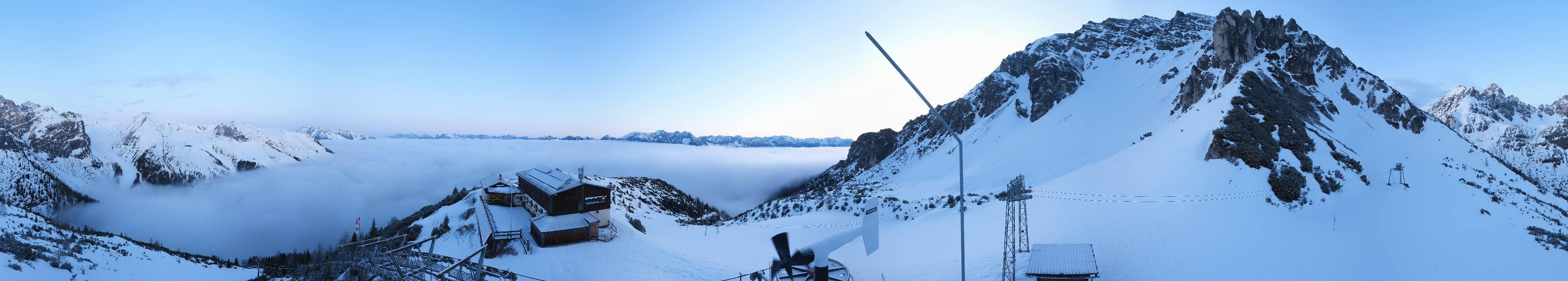 Archived image Webcam Axams: View Birgitzköpflhaus