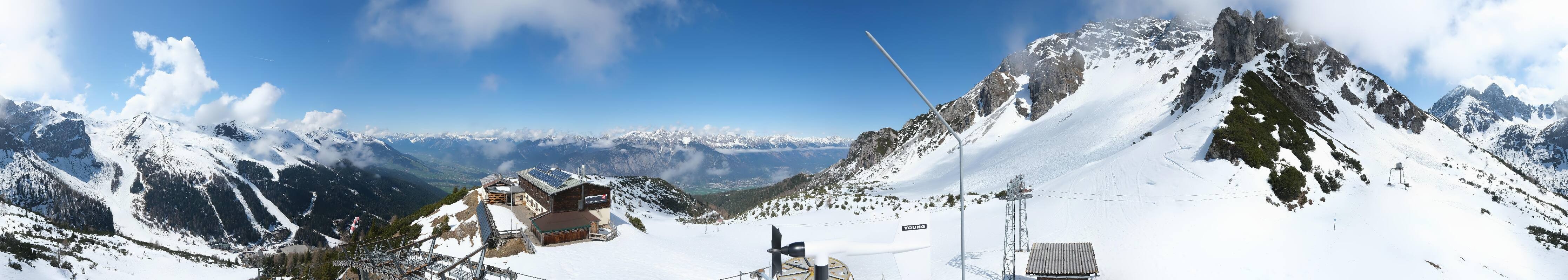 Archived image Webcam Axams: View Birgitzköpflhaus