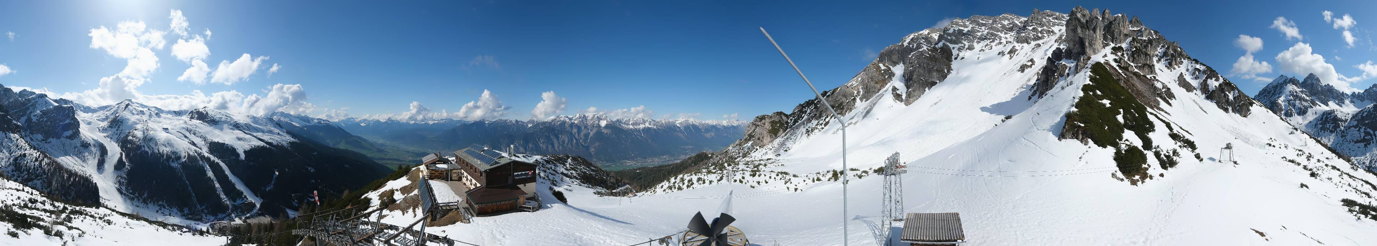 Archived image Webcam Axams: View Birgitzköpflhaus