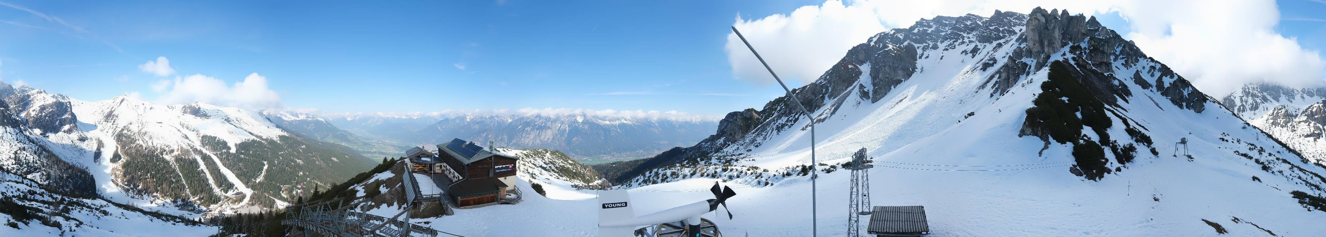 Archived image Webcam Axams: View Birgitzköpflhaus