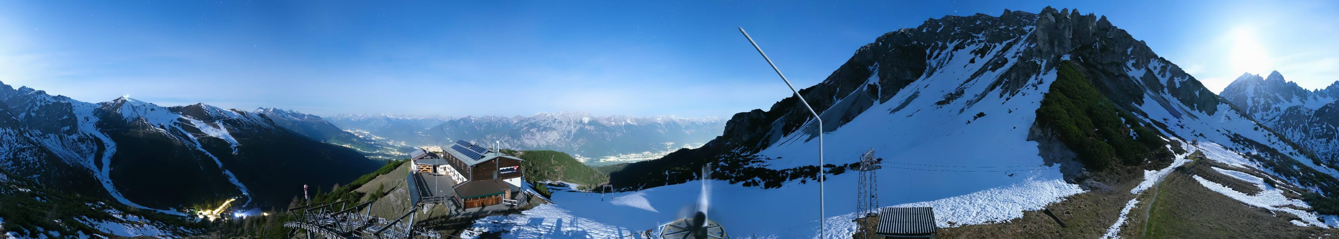 Archived image Webcam Axams: View Birgitzköpflhaus