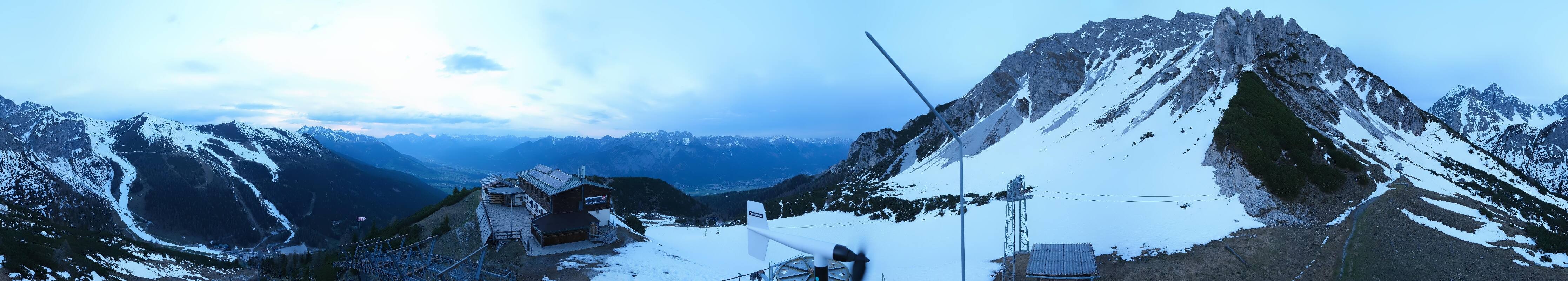 Archived image Webcam Axams: View Birgitzköpflhaus