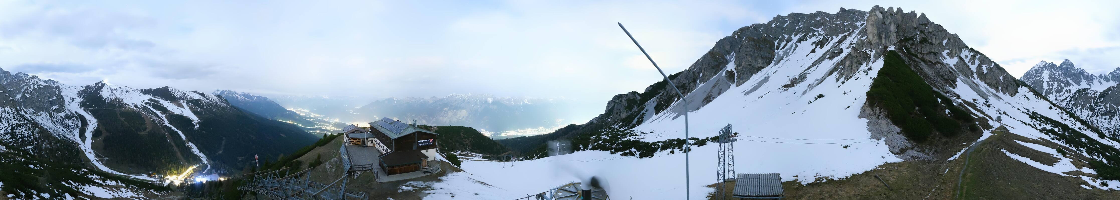 Archived image Webcam Axams: View Birgitzköpflhaus