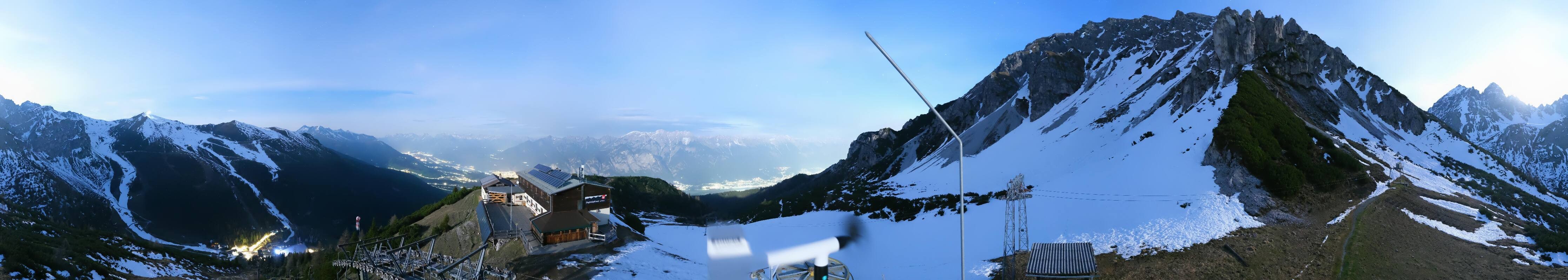 Archived image Webcam Axams: View Birgitzköpflhaus