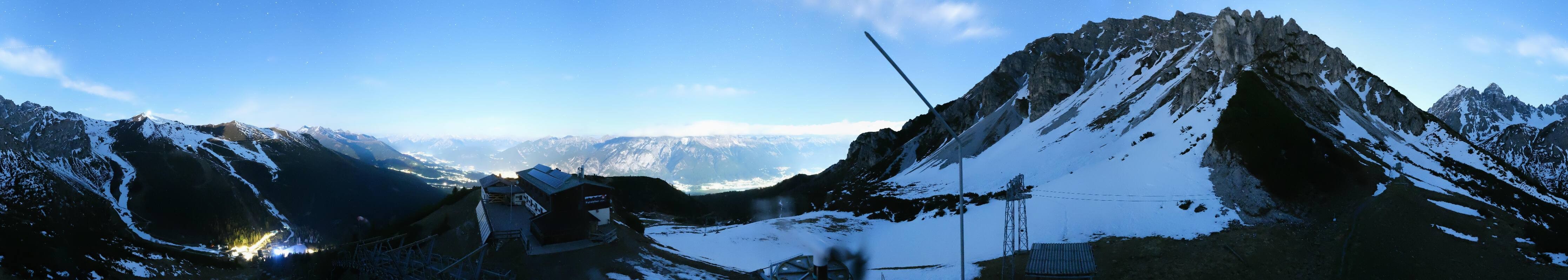 Archived image Webcam Axams: View Birgitzköpflhaus