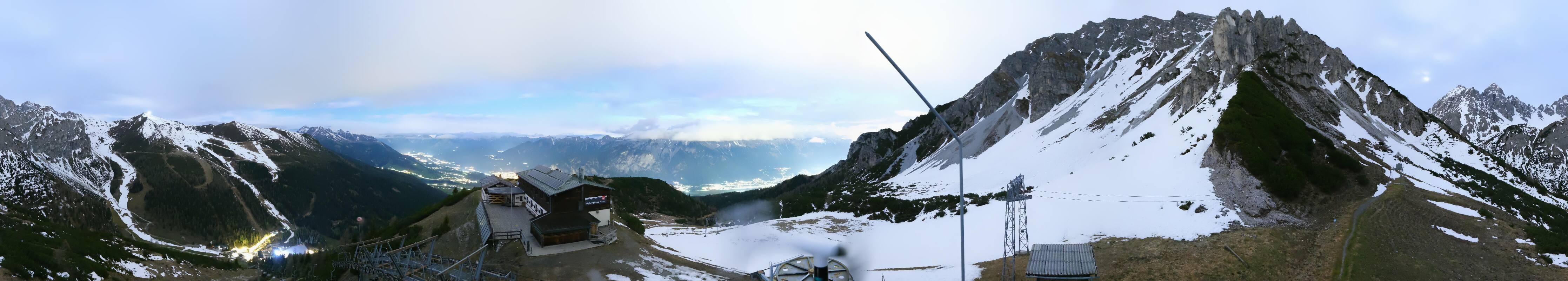 Archived image Webcam Axams: View Birgitzköpflhaus