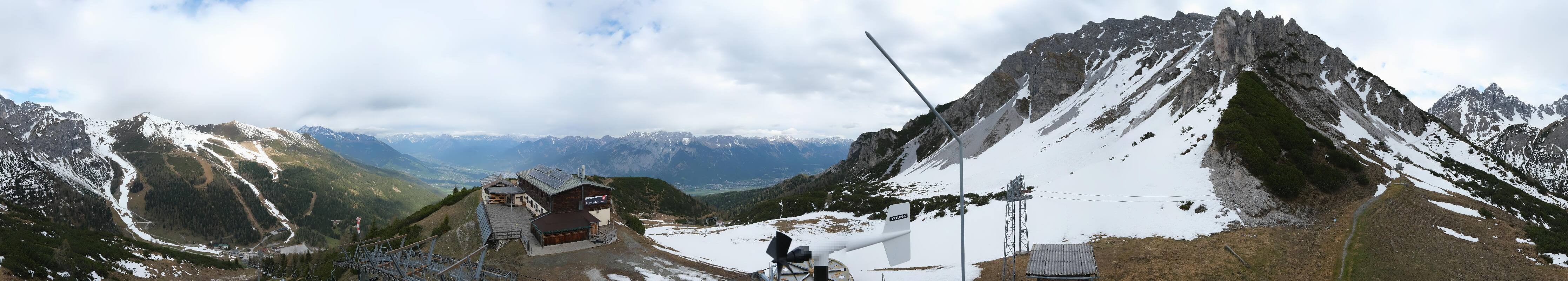 Archived image Webcam Axams: View Birgitzköpflhaus