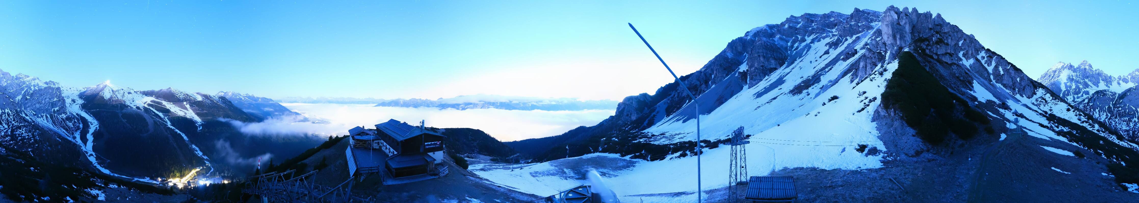 Archived image Webcam Axams: View Birgitzköpflhaus