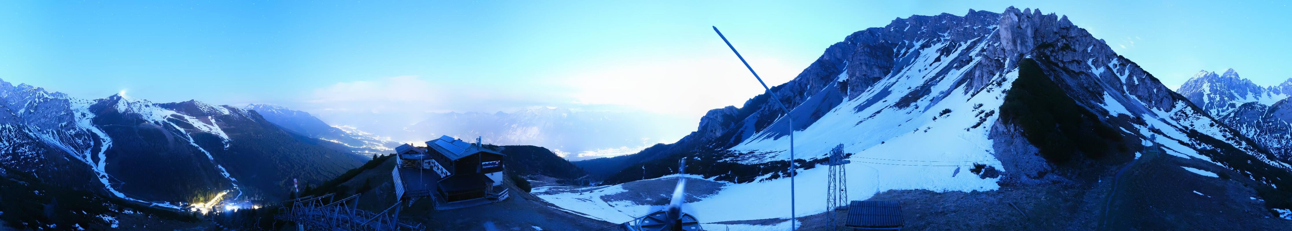 Archived image Webcam Axams: View Birgitzköpflhaus