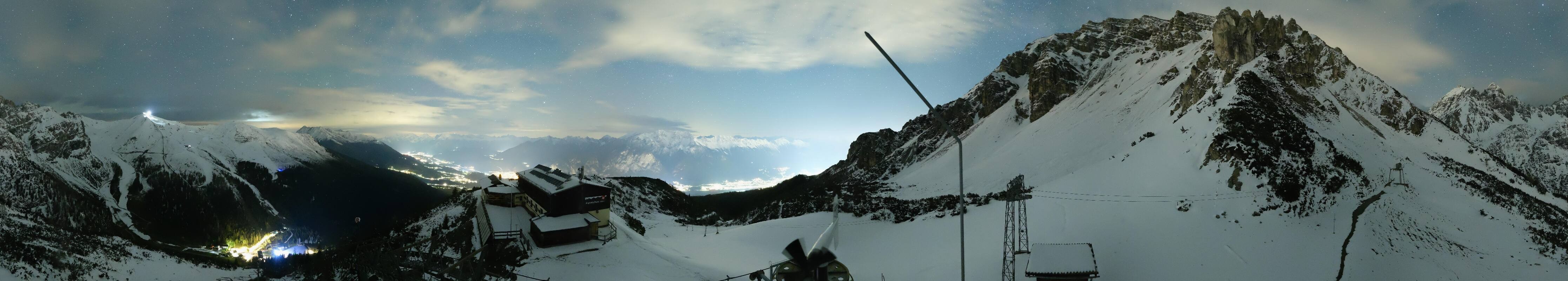 Archived image Webcam Axams: View Birgitzköpflhaus
