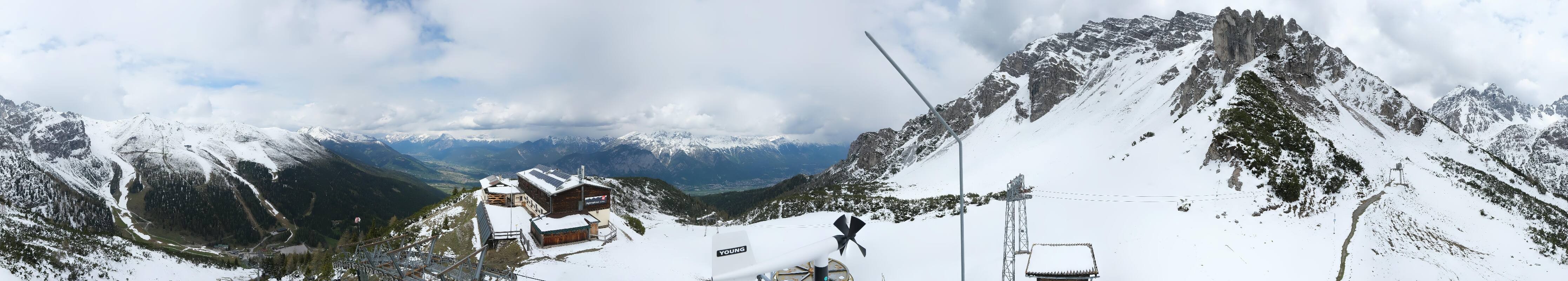 Archived image Webcam Axams: View Birgitzköpflhaus