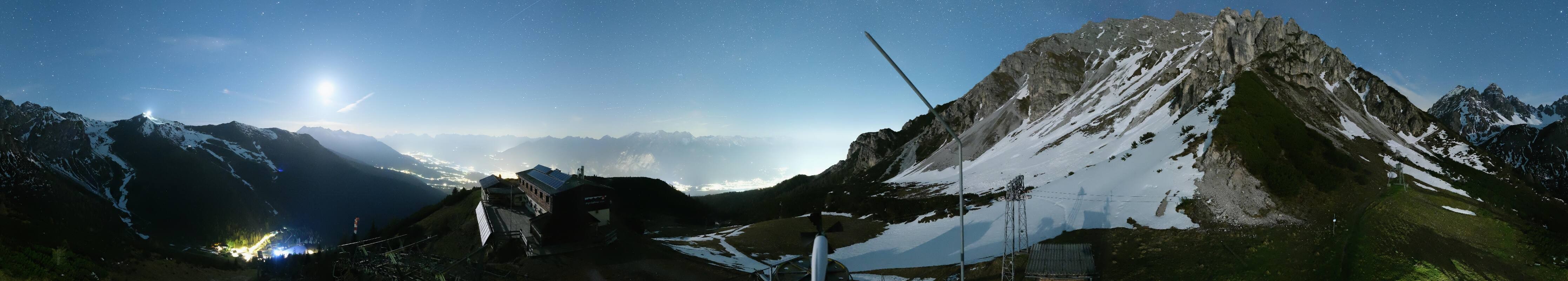 Archived image Webcam Axams: View Birgitzköpflhaus