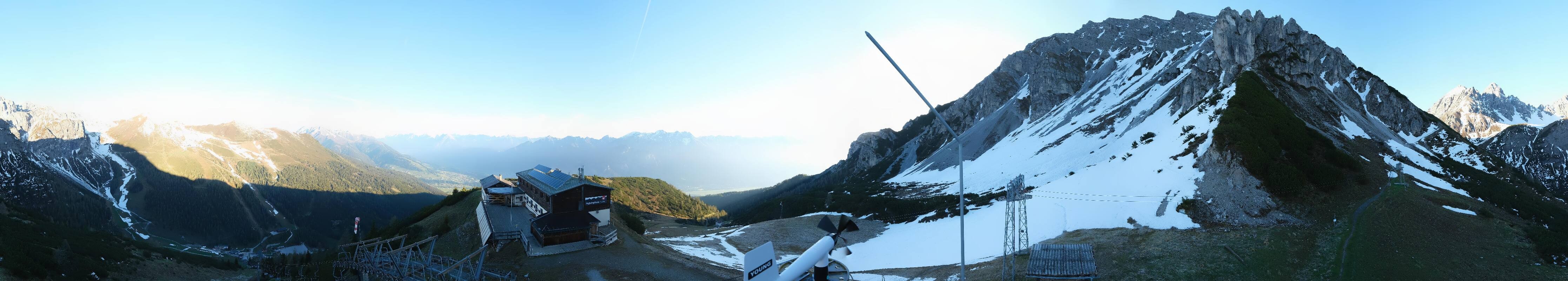Archived image Webcam Axams: View Birgitzköpflhaus