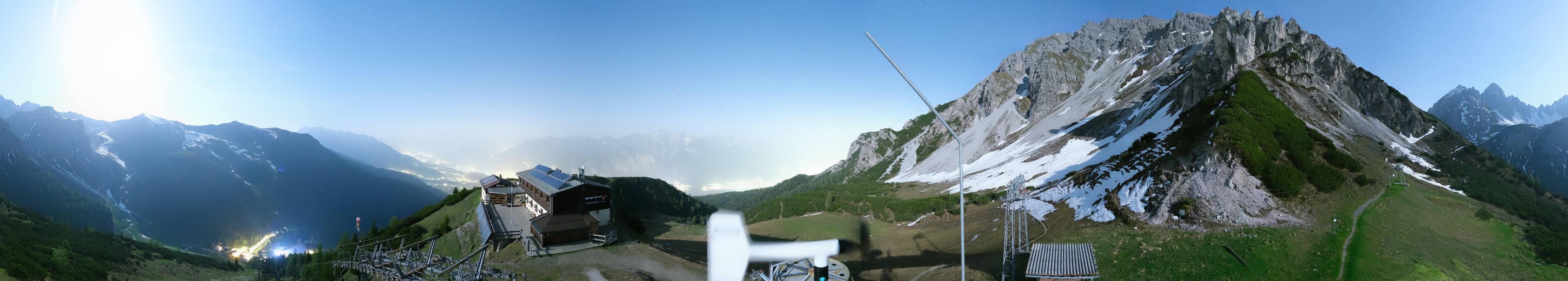 Archived image Webcam Axams: View Birgitzköpflhaus
