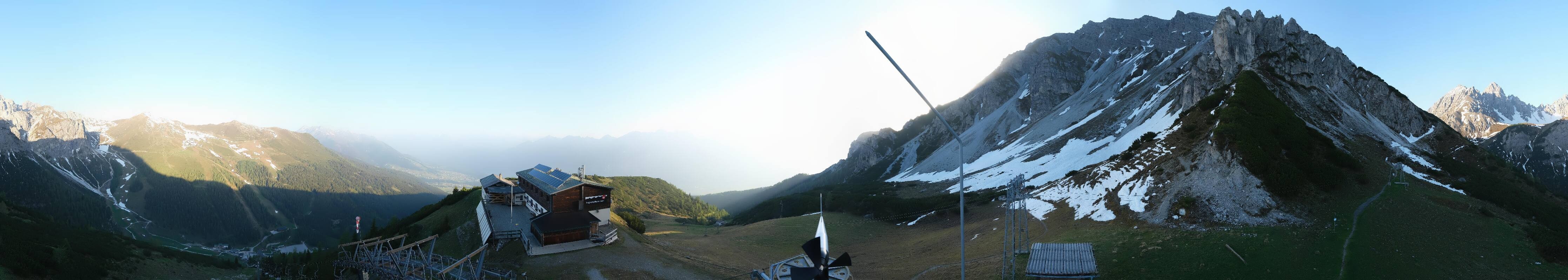 Archived image Webcam Axams: View Birgitzköpflhaus