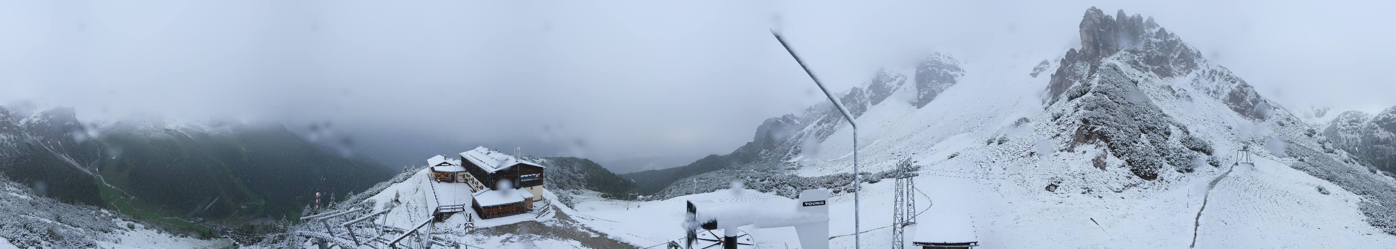 Archived image Webcam Axams: View Birgitzköpflhaus