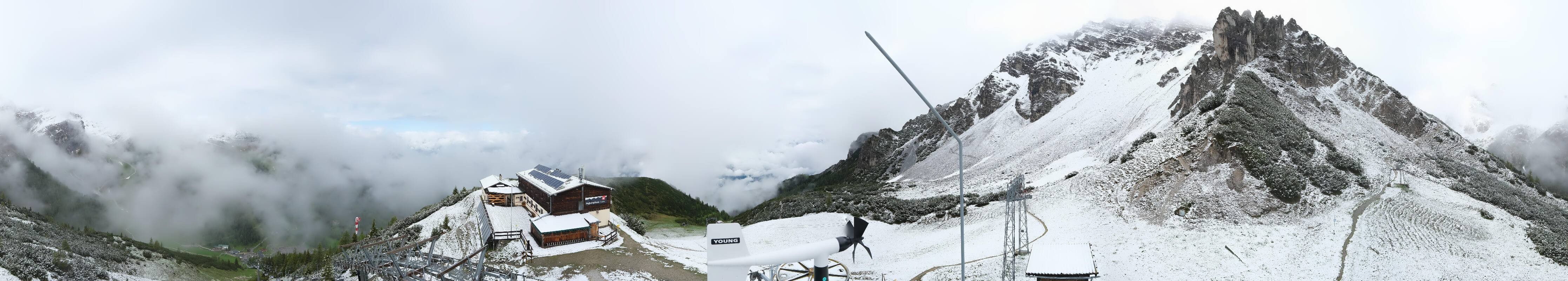 Archived image Webcam Axams: View Birgitzköpflhaus