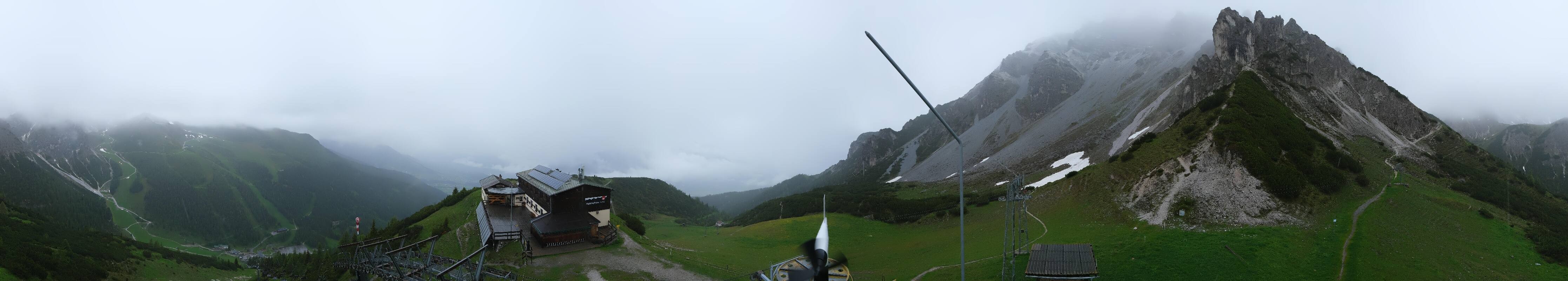 Archived image Webcam Axams: View Birgitzköpflhaus
