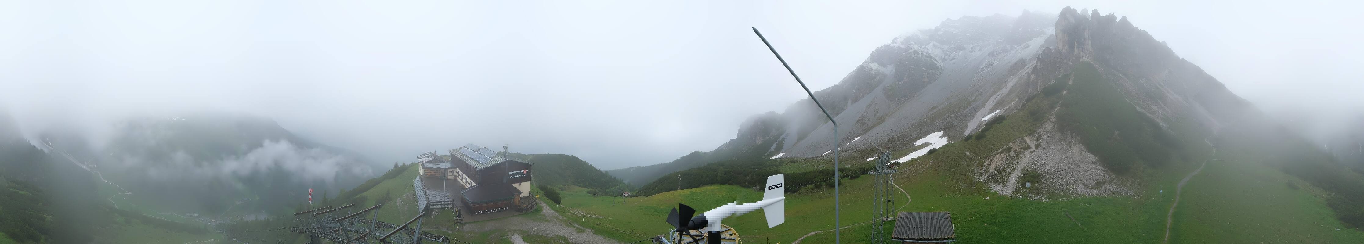 Archived image Webcam Axams: View Birgitzköpflhaus