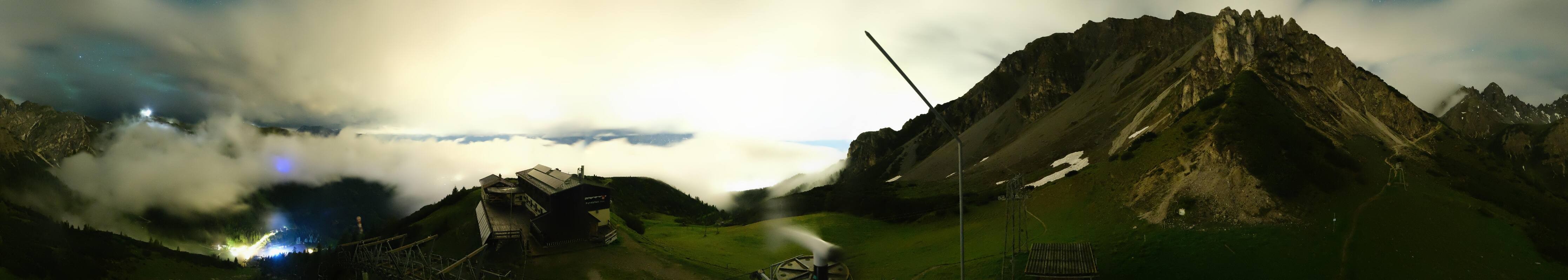 Archived image Webcam Axams: View Birgitzköpflhaus