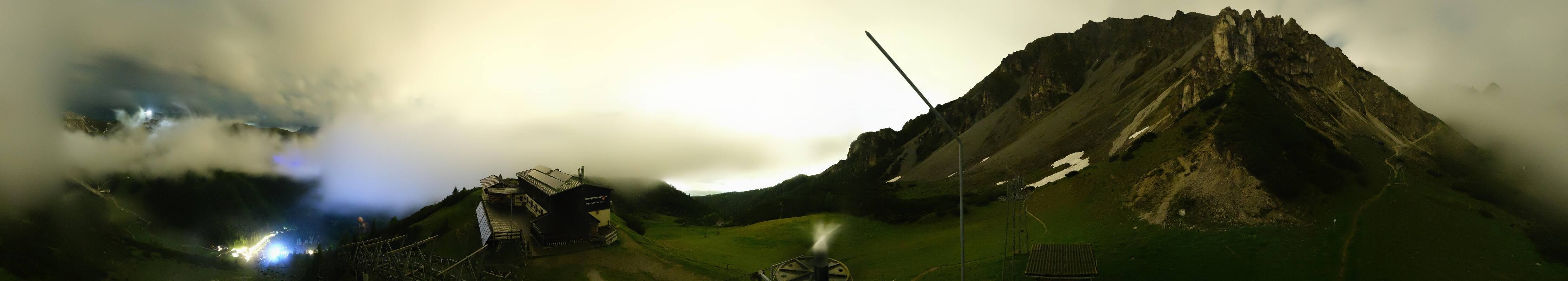Archived image Webcam Axams: View Birgitzköpflhaus