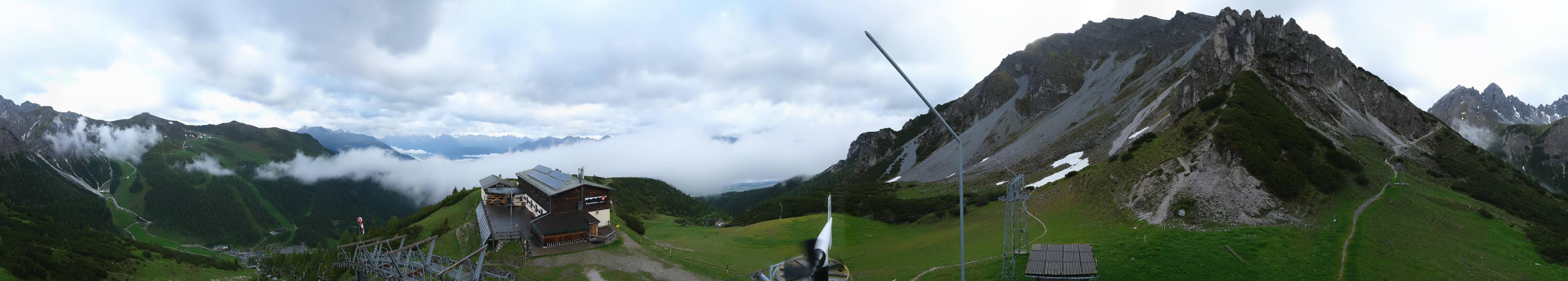 Archived image Webcam Axams: View Birgitzköpflhaus
