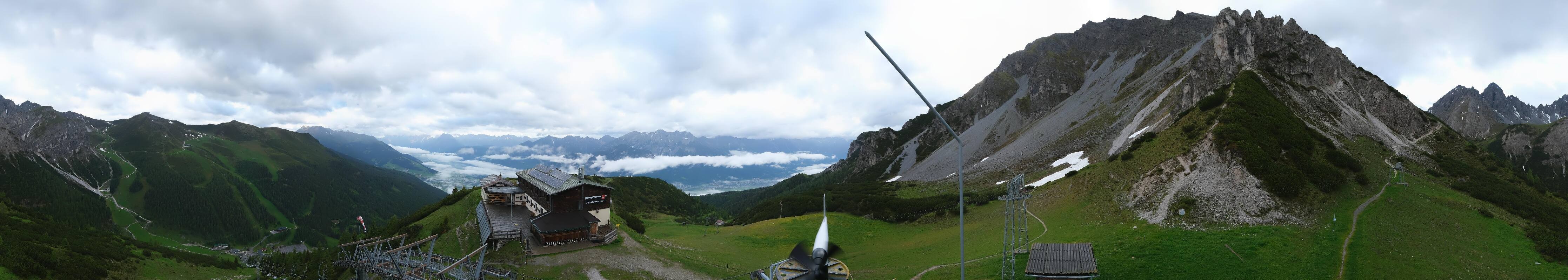 Archived image Webcam Axams: View Birgitzköpflhaus