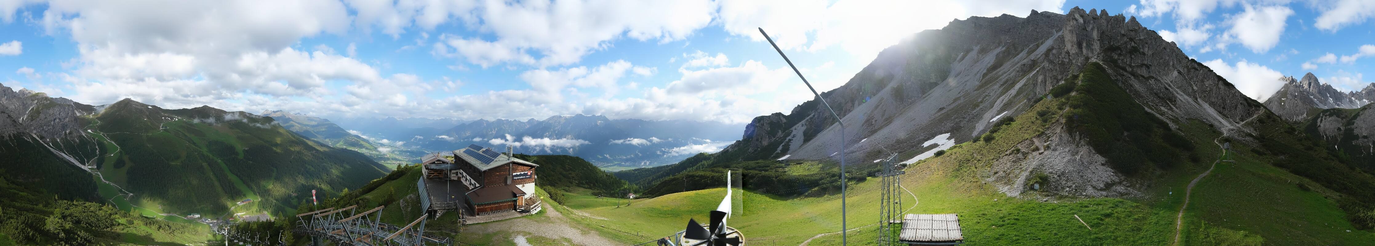 Archived image Webcam Axams: View Birgitzköpflhaus