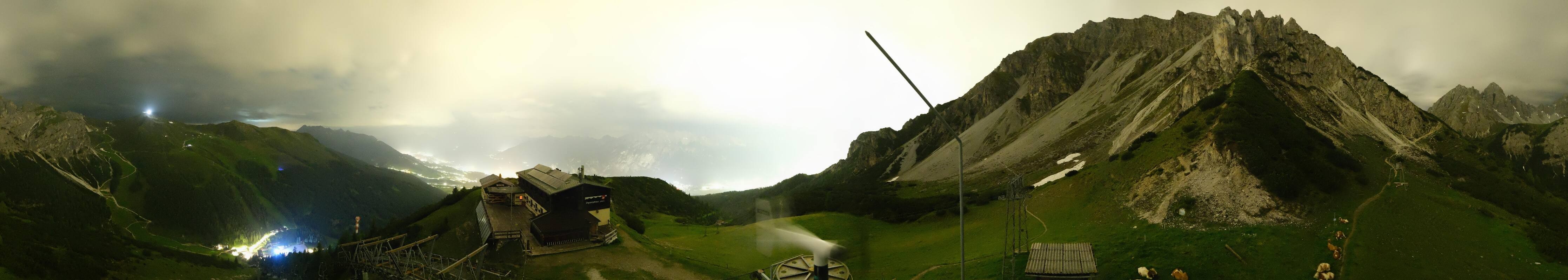 Archived image Webcam Axams: View Birgitzköpflhaus