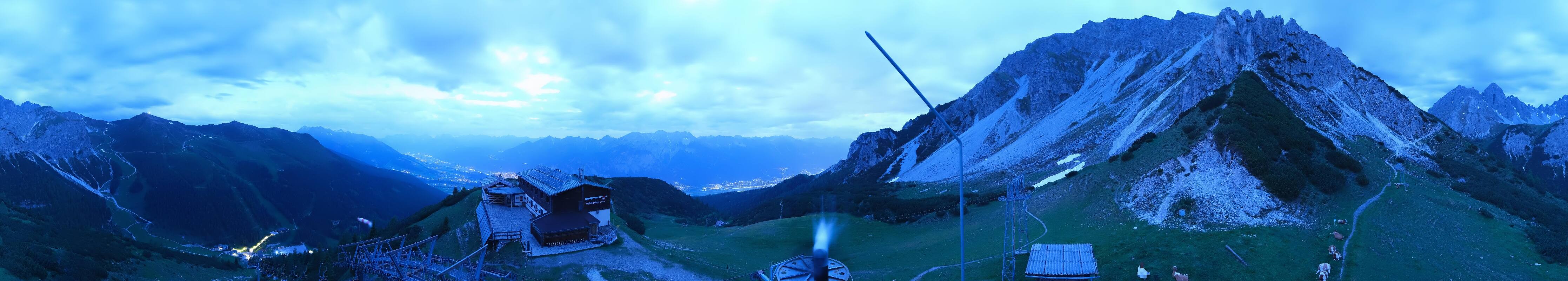 Archived image Webcam Axams: View Birgitzköpflhaus