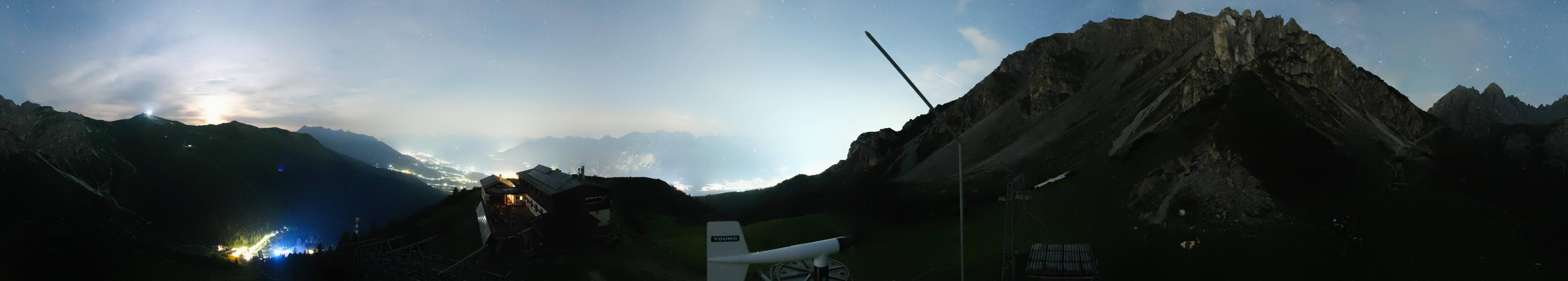 Archived image Webcam Axams: View Birgitzköpflhaus