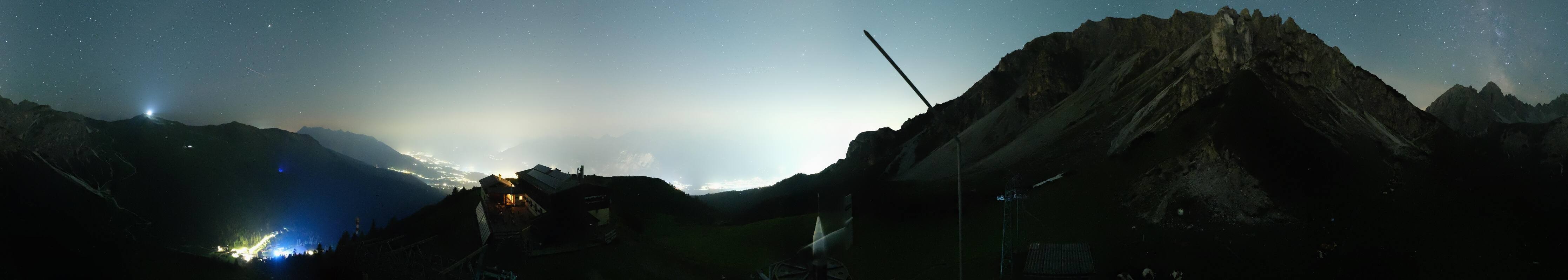 Archived image Webcam Axams: View Birgitzköpflhaus