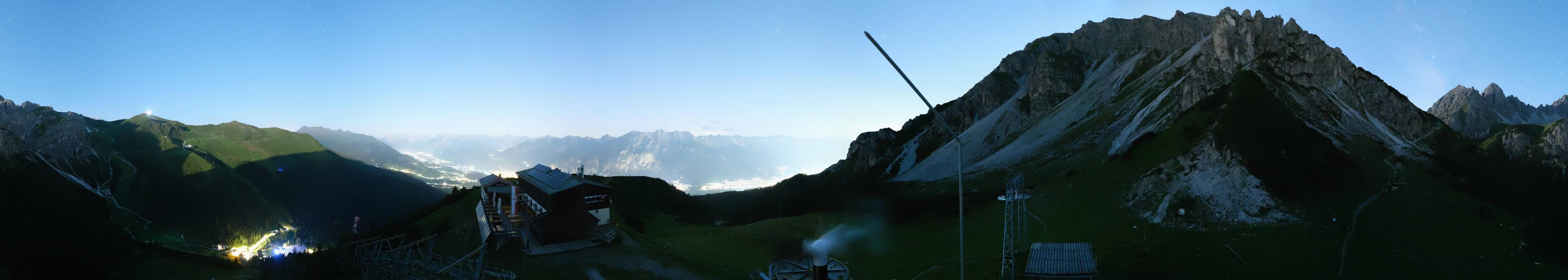 Archived image Webcam Axams: View Birgitzköpflhaus