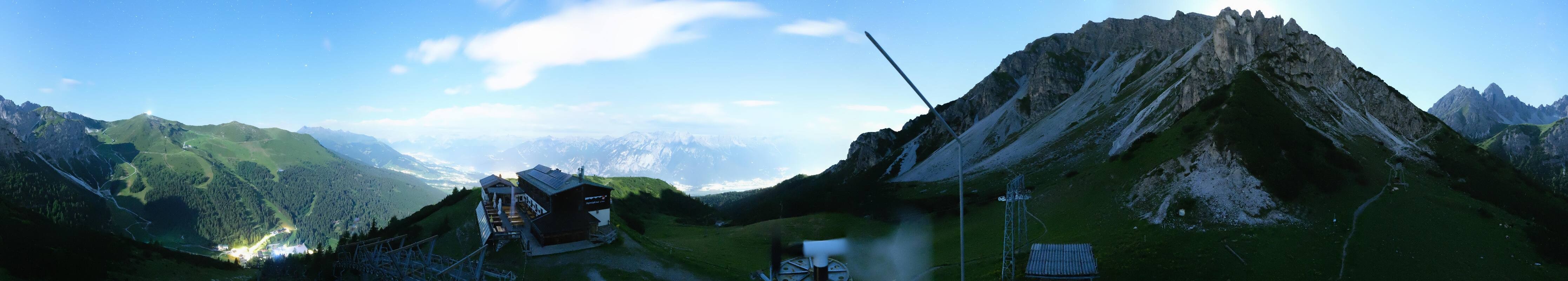 Archived image Webcam Axams: View Birgitzköpflhaus