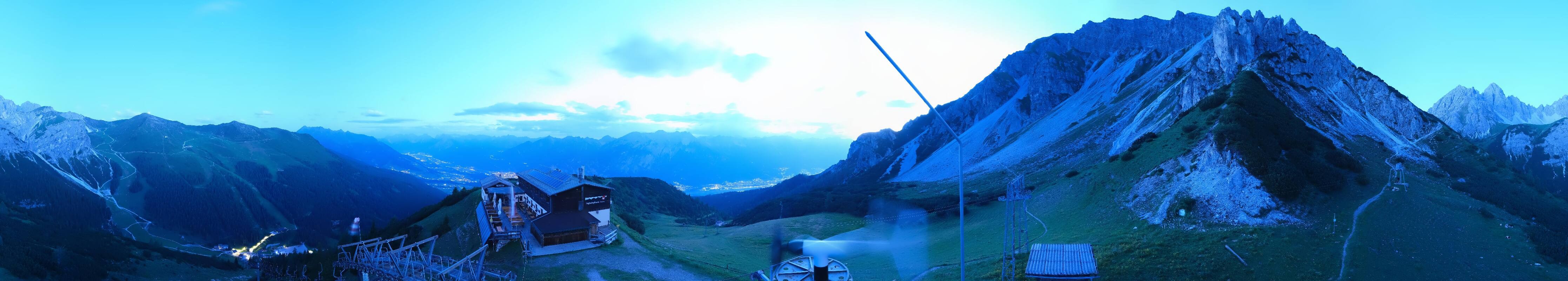 Archived image Webcam Axams: View Birgitzköpflhaus