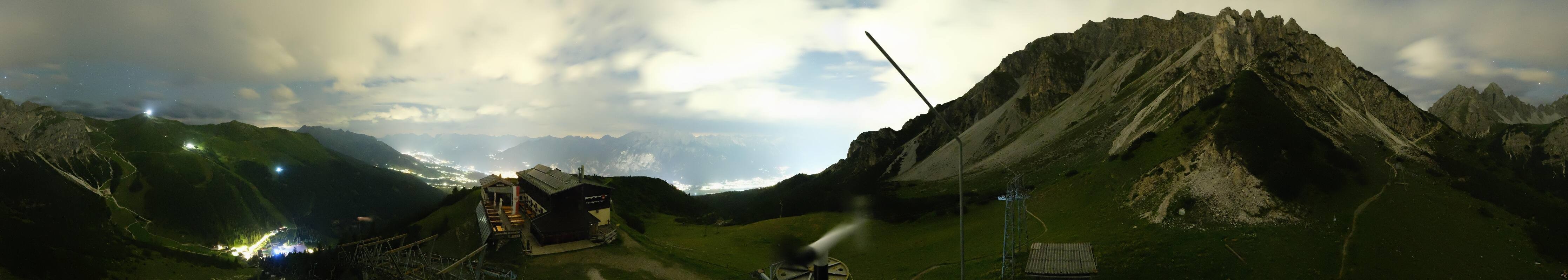 Archived image Webcam Axams: View Birgitzköpflhaus
