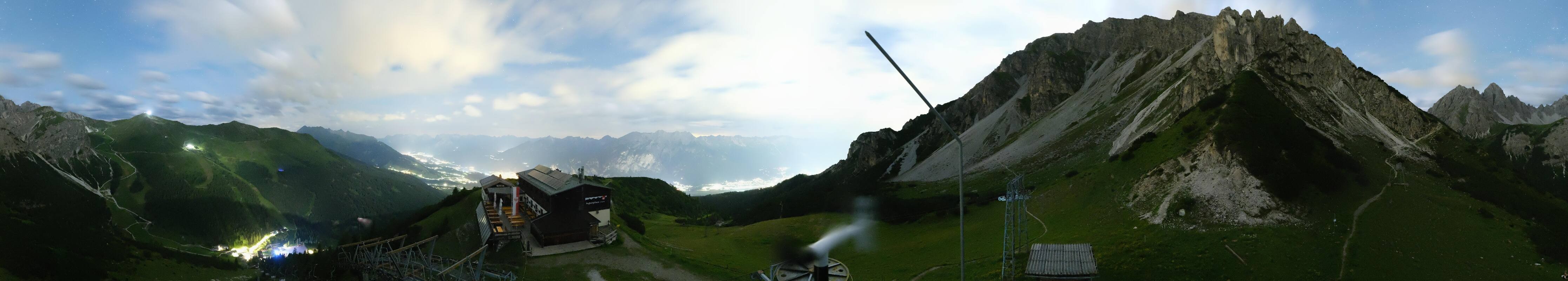 Archived image Webcam Axams: View Birgitzköpflhaus